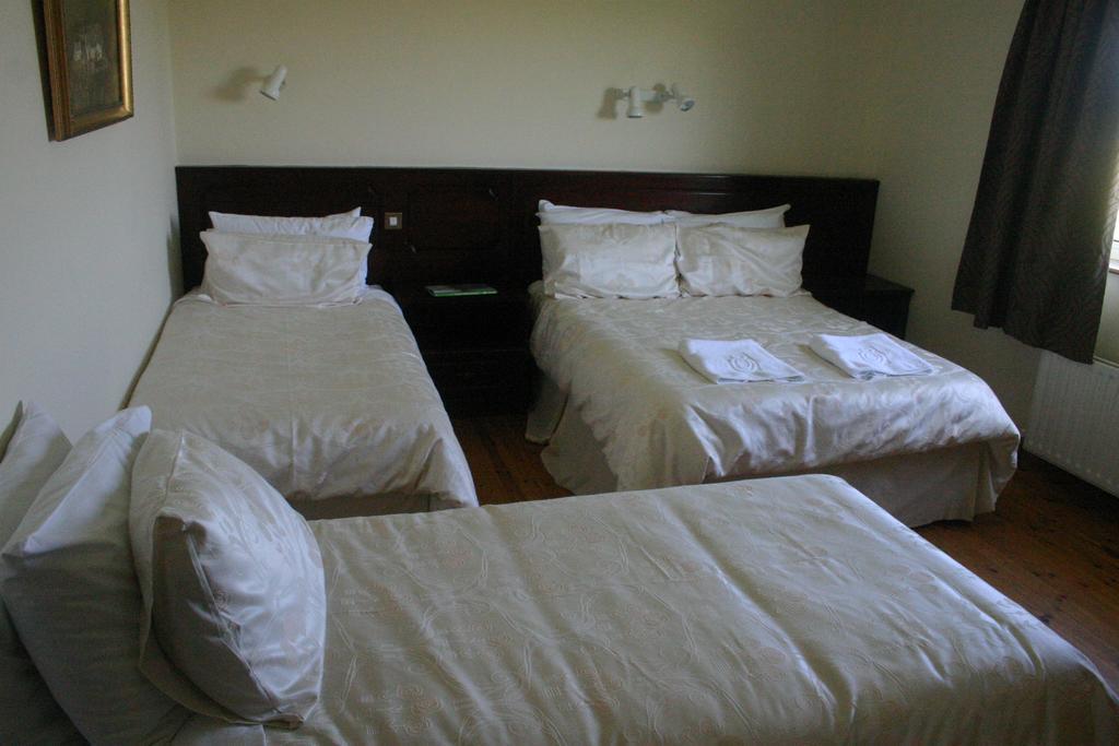 Portarra Lodge Guesthouse Moycullen Habitación foto
